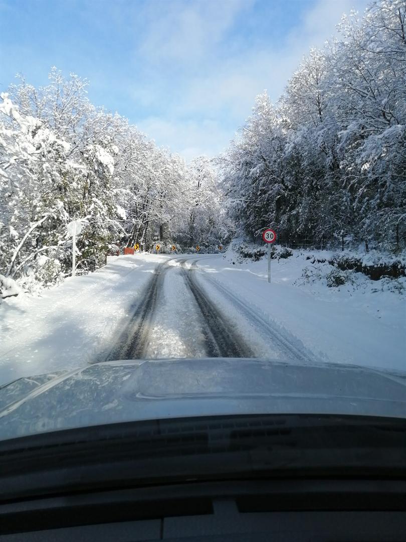 Ruta nevada hacia parcelas Altos de Nahuelbuta